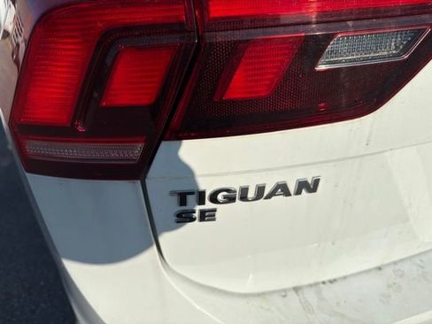 Used 2021 Volkswagen Tiguan SE w/ Panoramic Sunroof Package FWD image 8