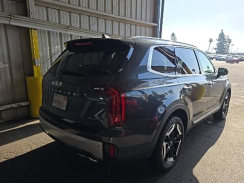 Used 2024 Kia Telluride S w/ S Sunroof Package FWD image 5