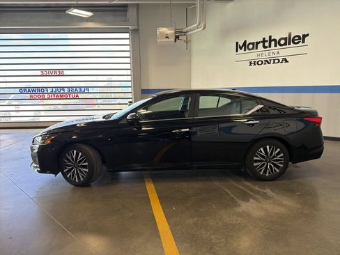Used 2025 Nissan Altima 2.5 SV FWD image 8