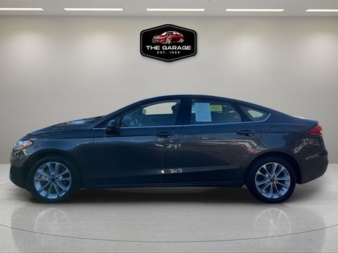 Used 2020 Ford Fusion SE image 4