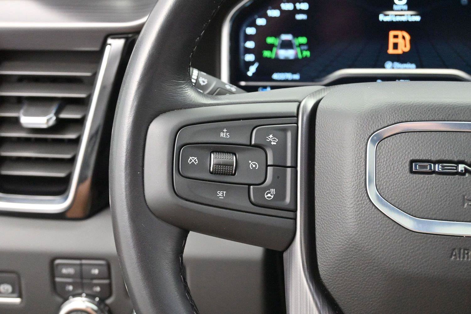 Used 2025 GMC Sierra 2500 Denali Ultimate AWD/4WD image 18