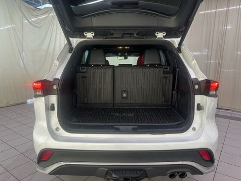 Used 2022 Toyota Highlander XSE AWD/4WD image 8