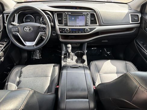 Used 2016 Toyota Highlander XLE w/ Preferred Accessory Package FWD image 19