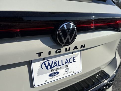 New 2026 Volkswagen Tiguan SE R-Line FWD image 6
