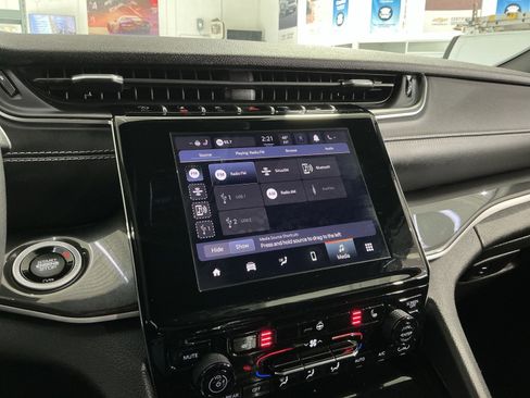 Used 2023 Jeep Grand Cherokee Altitude image 26