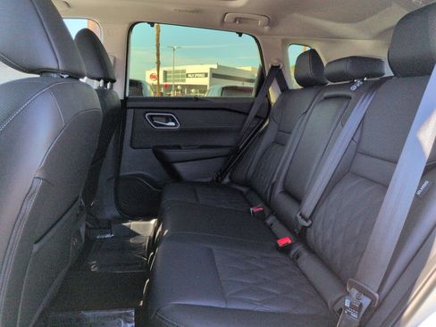 New 2026 Nissan Rogue Platinum image 11