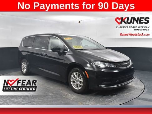 Used 2023 Chrysler Voyager LX FWD image 1