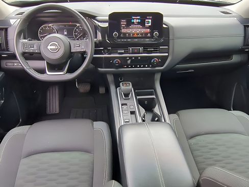 Used 2025 Nissan Pathfinder SV FWD image 14