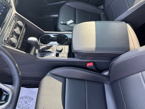 Used 2022 Volkswagen Atlas Cross Sport SEL R-Line AWD/4WD image 28