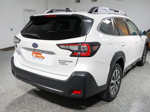 Used 2024 Subaru Outback Premium AWD/4WD image 7