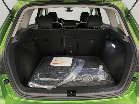 New 2025 Volkswagen Taos SE image 5