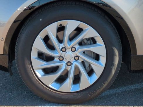 Used 2023 Land Rover Discovery S R-Dynamic image 12