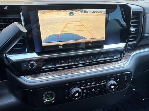 Used 2022 Chevrolet Silverado 1500 LT image 9