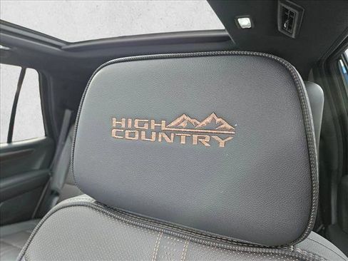 Used 2025 Chevrolet Tahoe High Country image 18