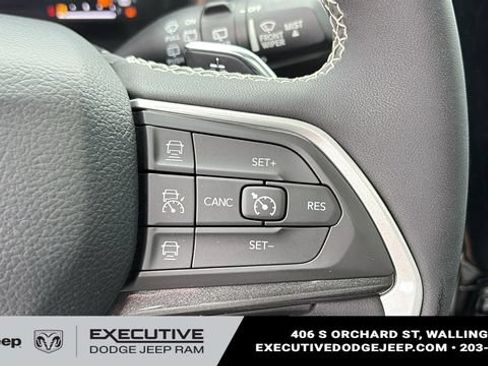 Used 2023 Jeep Grand Cherokee Altitude AWD/4WD image 14