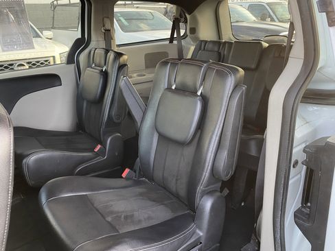 Used 2019 Dodge Grand Caravan SXT image 16