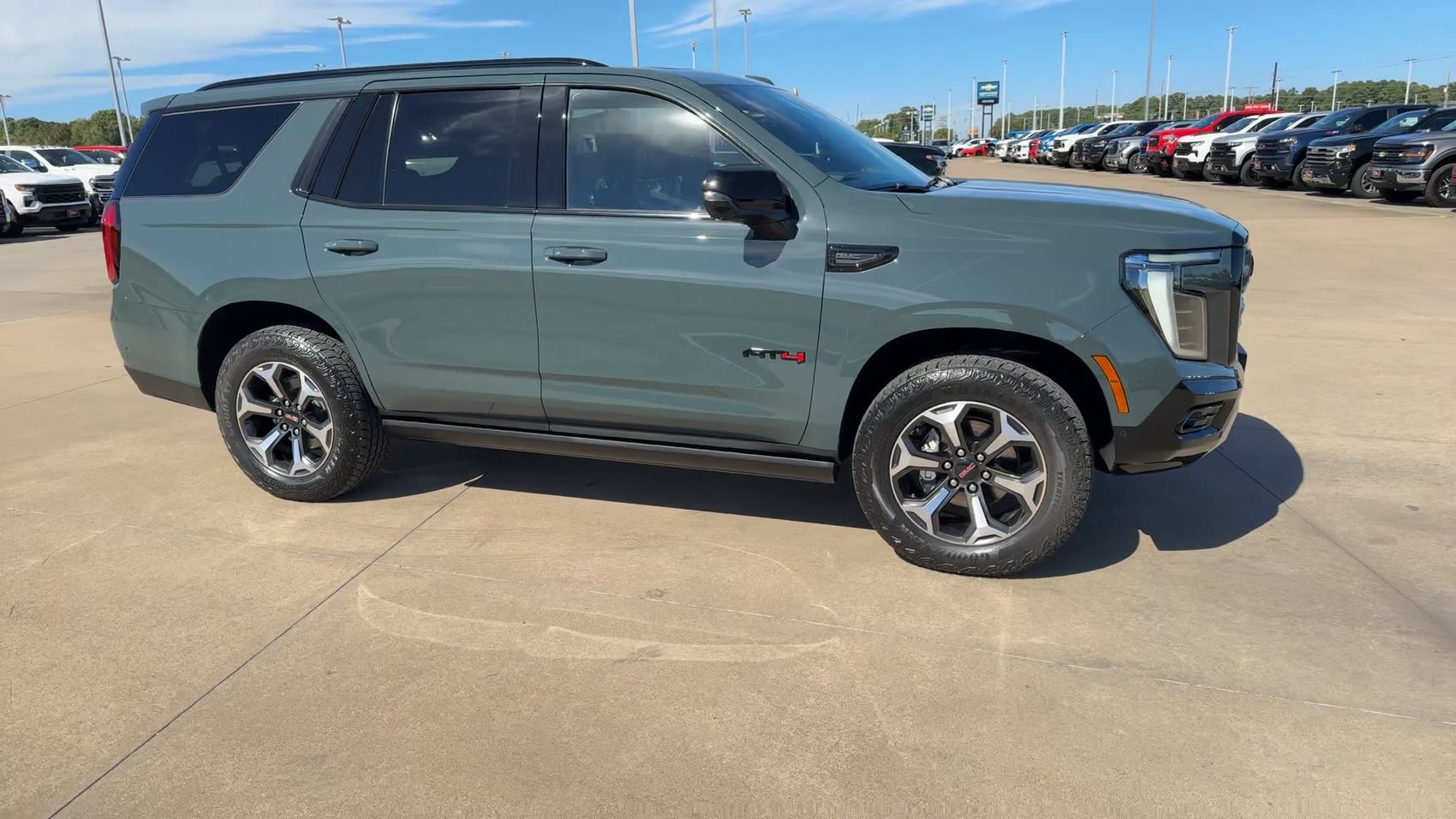 Used 2026 GMC Yukon AT4 Ultimate AWD/4WD image 2