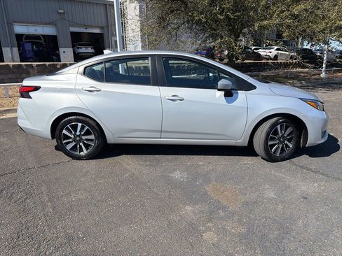 Used 2025 Nissan Versa SV image 2