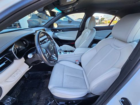 Used 2025 Genesis G70 2.5T image 16