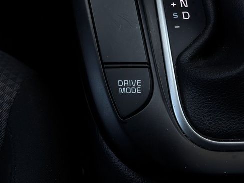 Used 2025 Kia Soul LX w/ LX Technology Package FWD image 22