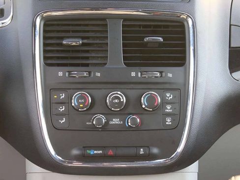 Used 2019 Dodge Grand Caravan SXT image 19