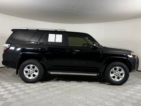 Used 2017 Toyota 4Runner SR5 Premium RWD image 9