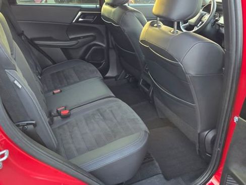 Used 2022 Mitsubishi Outlander SE image 12