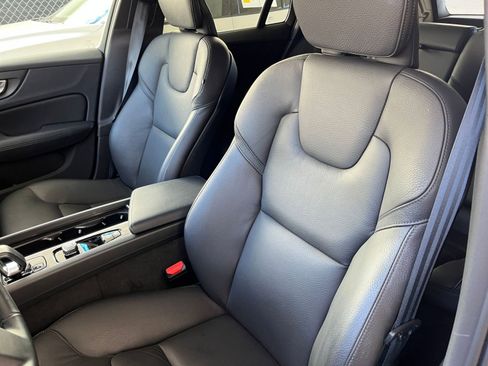 Used 2025 Volvo V60 B5 Cross Country Plus image 36