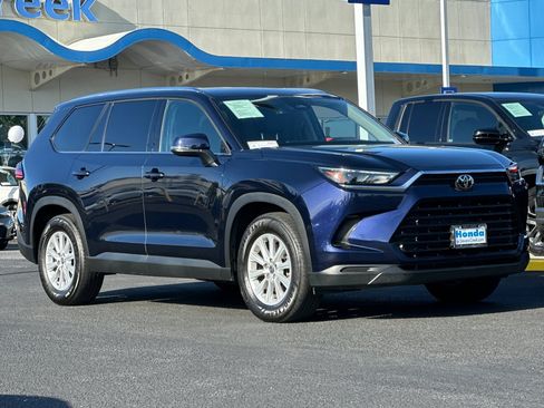 Used 2025 Toyota Grand Highlander FWD image 6