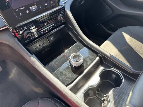 Used 2024 Jeep Grand Cherokee Laredo image 26