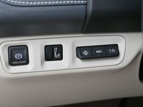 Used 2023 GMC Acadia Denali w/ Denali Ultimate Package FWD image 31