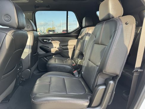 Used 2023 Chevrolet Traverse RS image 30