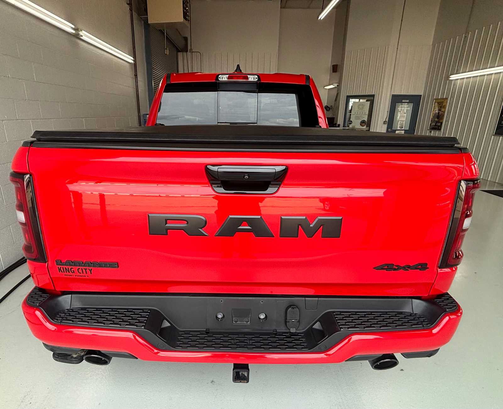 Used 2025 RAM 1500 Laramie w/ Night Edition AWD/4WD image 7
