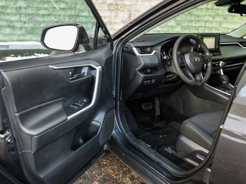 Used 2019 Toyota RAV4 LE image 23