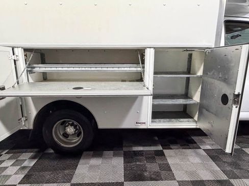 Used 2017 Chevrolet Express 3500 image 18