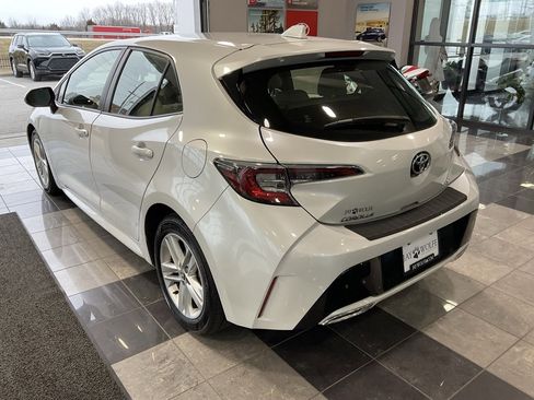 Used 2021 Toyota Corolla SE w/ SE Preferred Package image 5