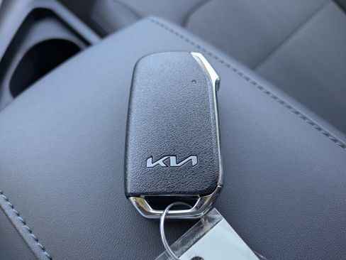 Used 2025 Kia Niro EX Touring image 30