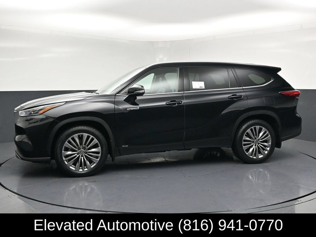 Used 2021 Toyota Highlander Platinum AWD/4WD image 2