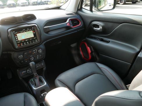 Used 2023 Jeep Renegade Trailhawk w/ Trailhawk Elite Group AWD/4WD image 11