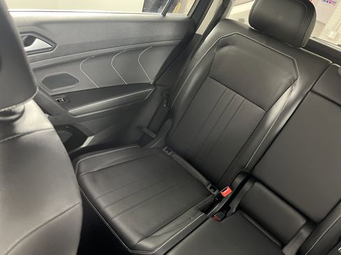 Certified 2024 Volkswagen Tiguan SE image 21