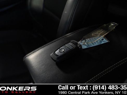Used 2022 Ford Explorer XLT w/ Equipment Group 202A AWD/4WD image 39
