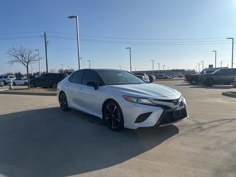 Used 2020 Toyota Camry XSE image 7