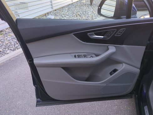 Used 2024 Audi Q7 Premium Plus image 12