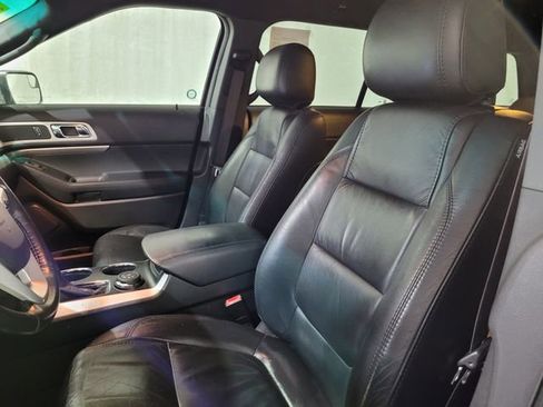 Used 2014 Ford Explorer XLT w/ Equipment Group 202A image 9