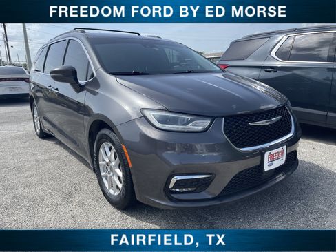Used 2022 Chrysler Pacifica Touring-L FWD image 1