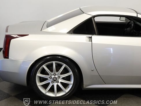 Used 2006 Cadillac XLR V image 27