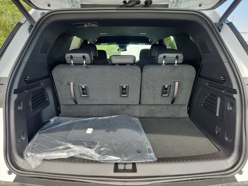 New 2025 Chevrolet Traverse LT w/ Driver Confidence Package image 11