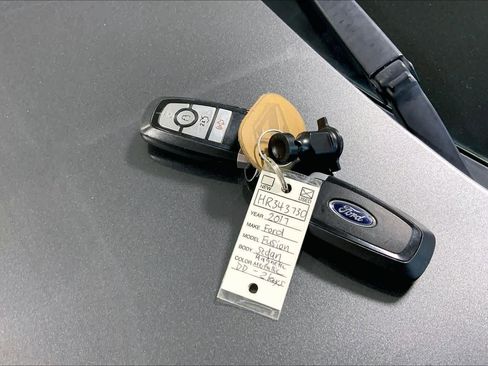 Used 2017 Ford Fusion SE w/ Equipment Group 201A image 14