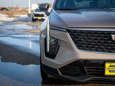 Used 2025 Cadillac XT4 Premium Luxury image 4