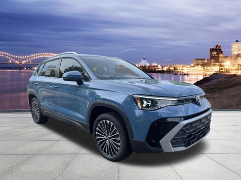 Used 2025 Volkswagen Taos SE FWD image 4